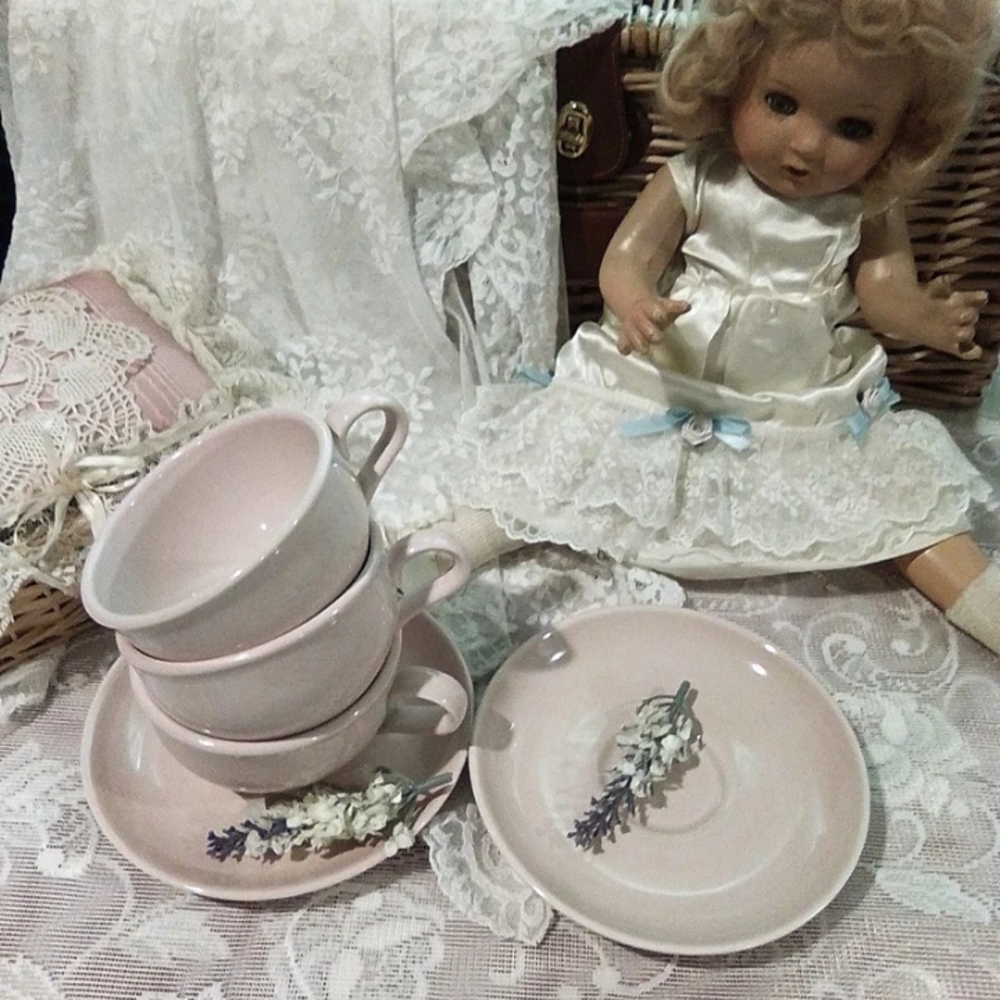 Elegant Pink Tea Set with Saucers
